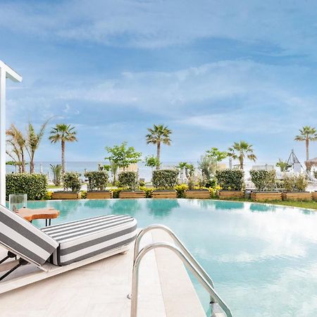 Blue Carpet Luxury Suites Pefkochori Exterior photo
