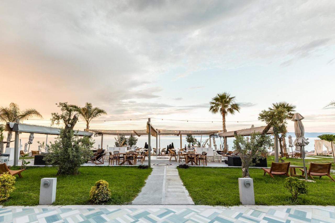 Blue Carpet Luxury Suites Pefkochori Exterior photo