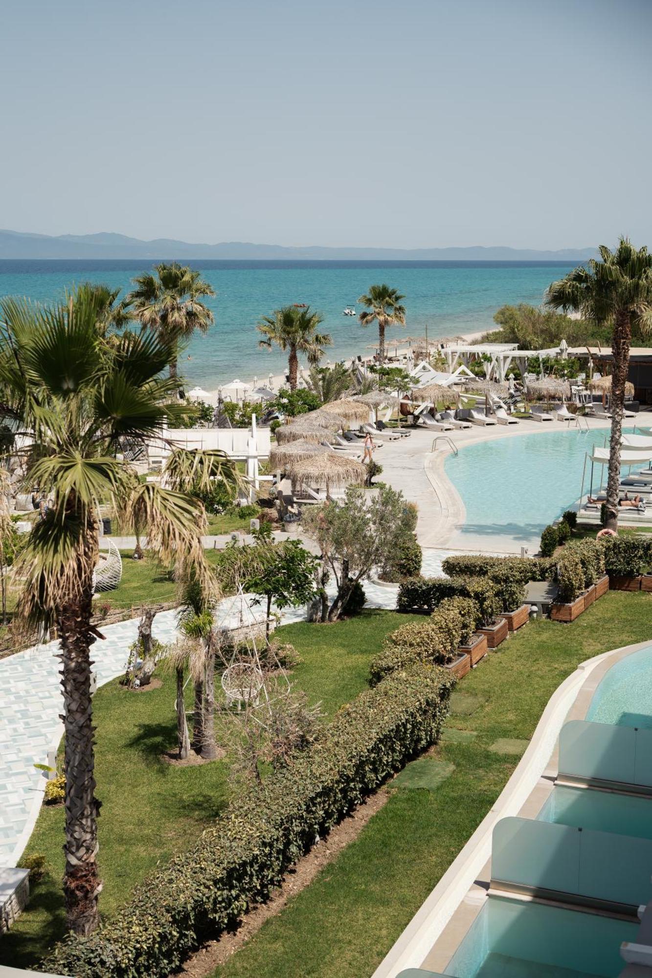 Blue Carpet Luxury Suites Pefkochori Exterior photo
