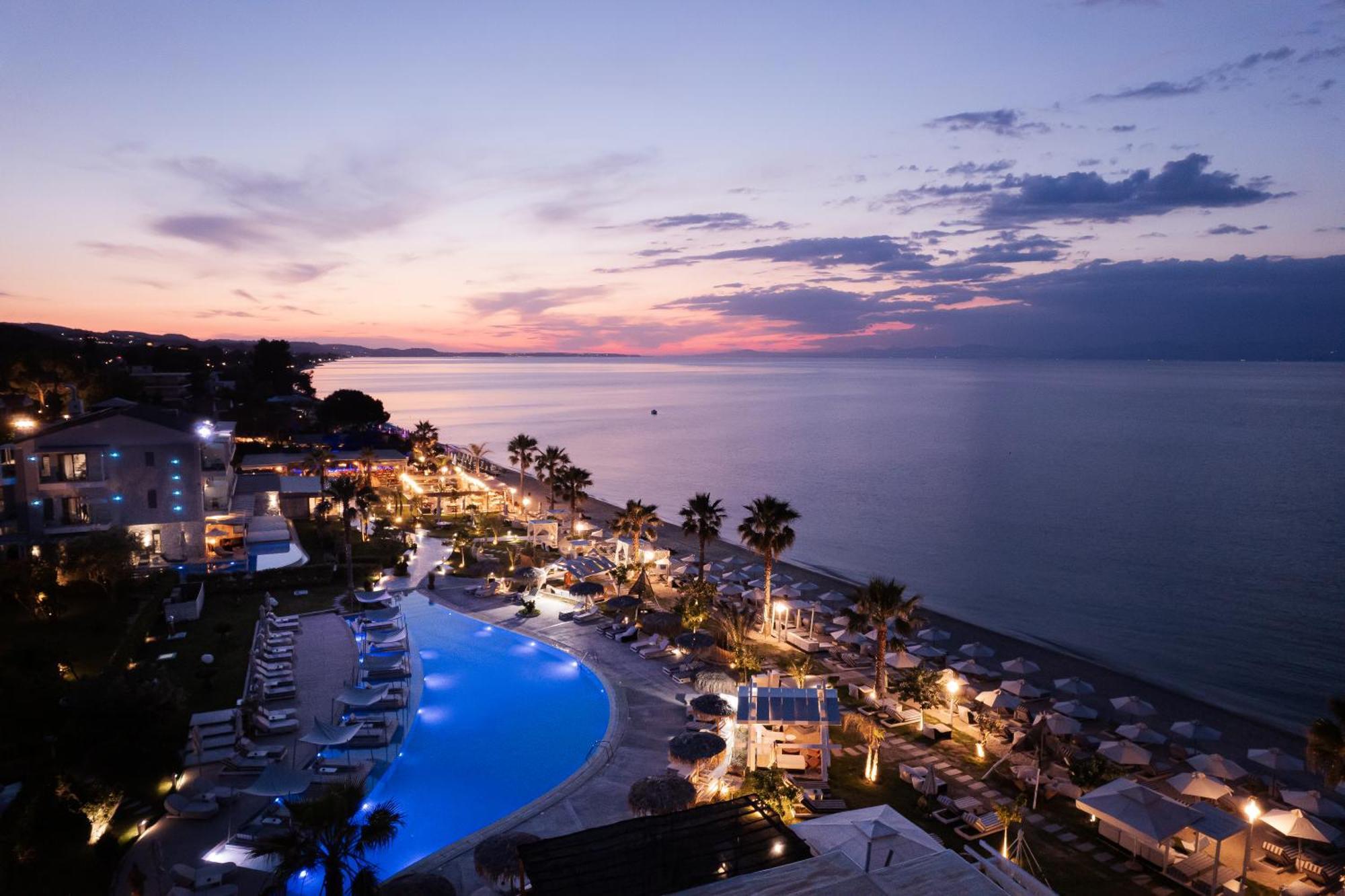 Blue Carpet Luxury Suites Pefkochori Exterior photo