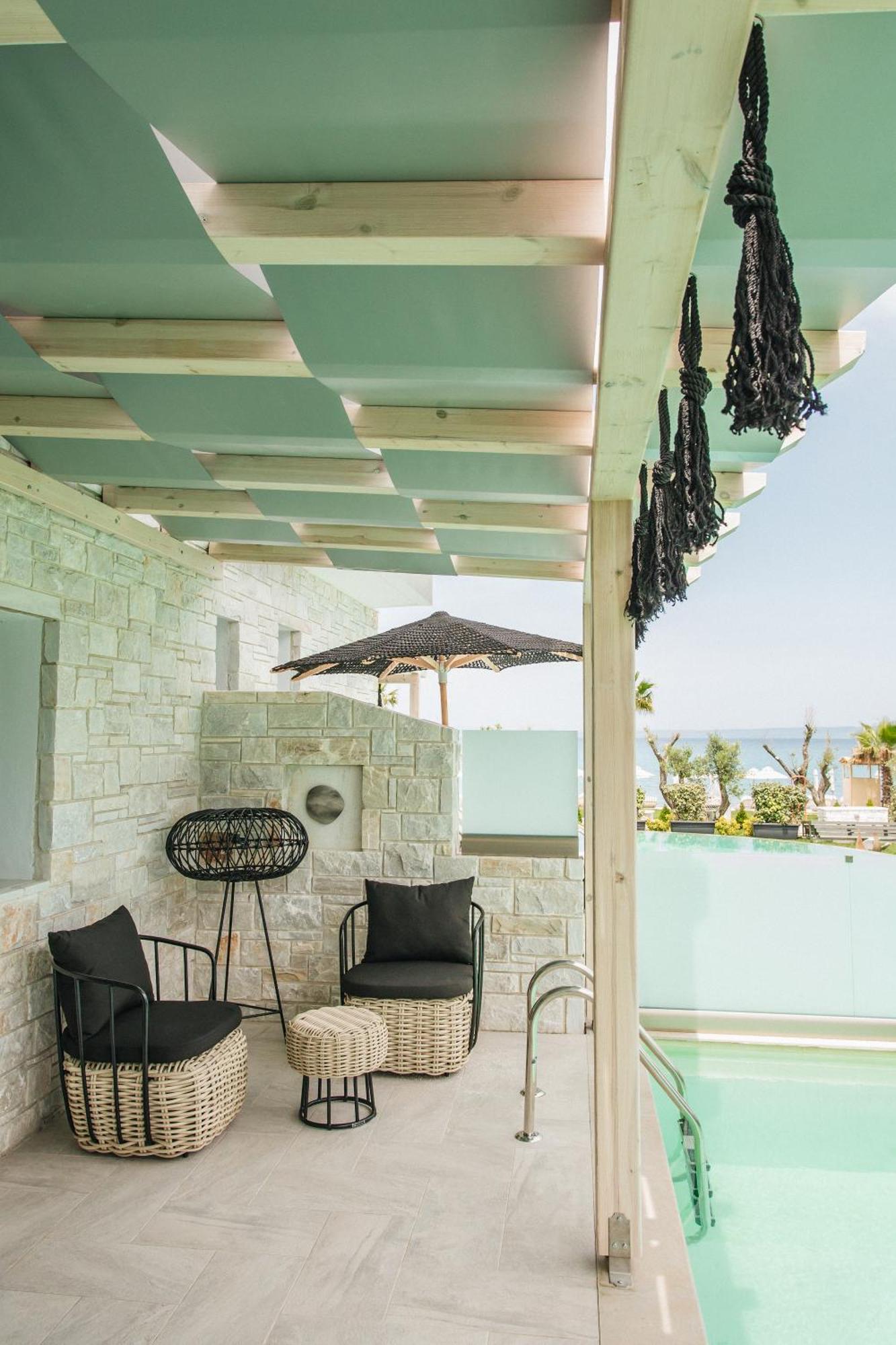 Blue Carpet Luxury Suites Pefkochori Exterior photo
