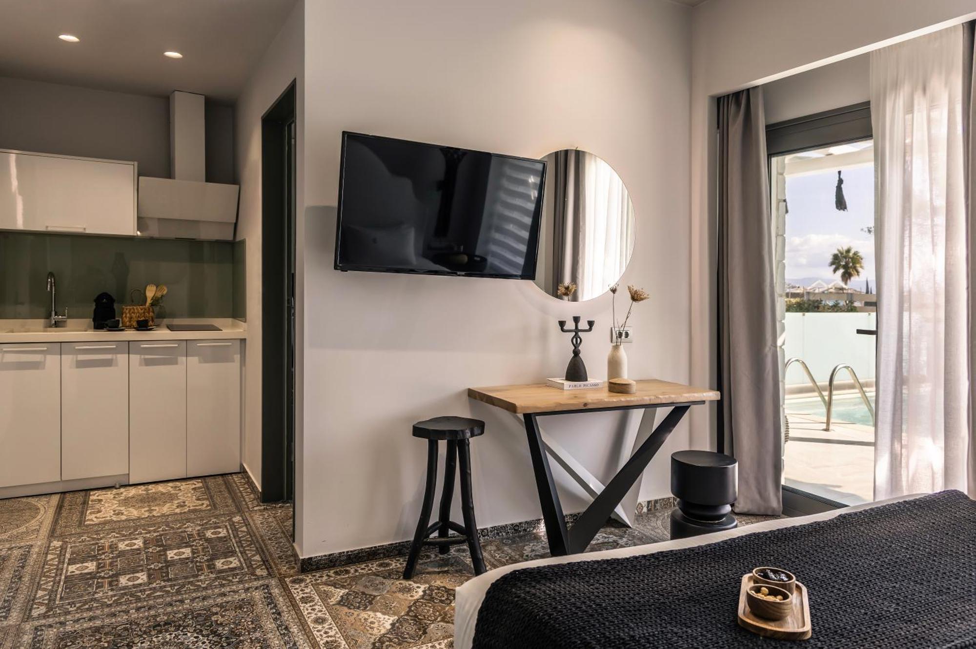 Blue Carpet Luxury Suites Pefkochori Exterior photo
