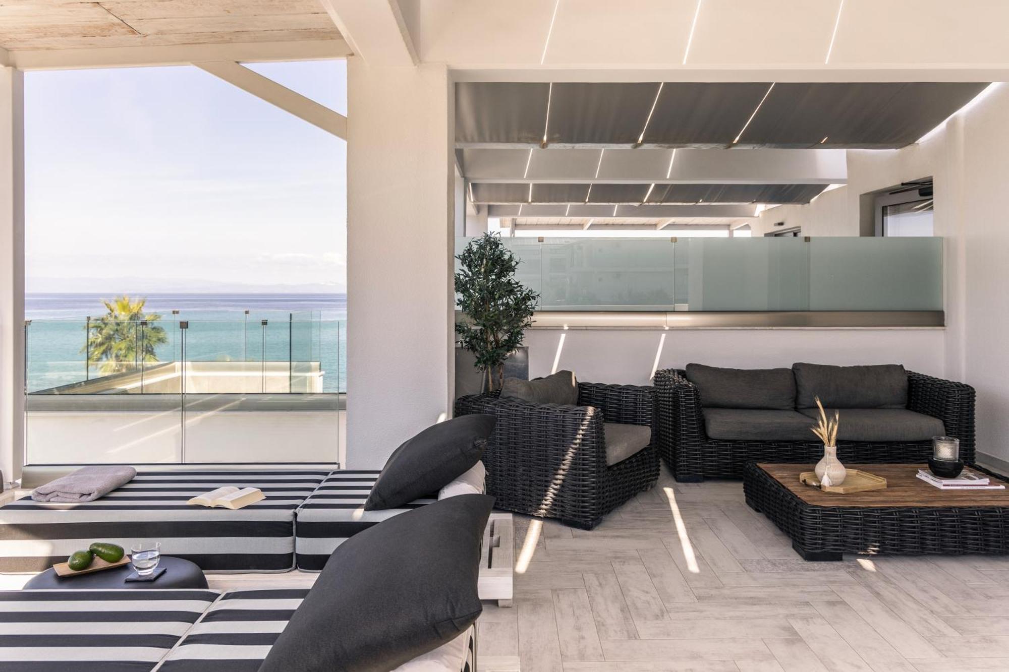 Blue Carpet Luxury Suites Pefkochori Exterior photo
