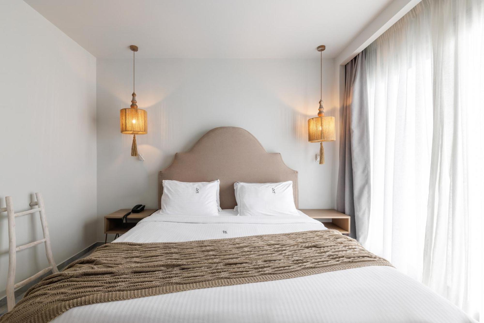 Blue Carpet Luxury Suites Pefkochori Exterior photo