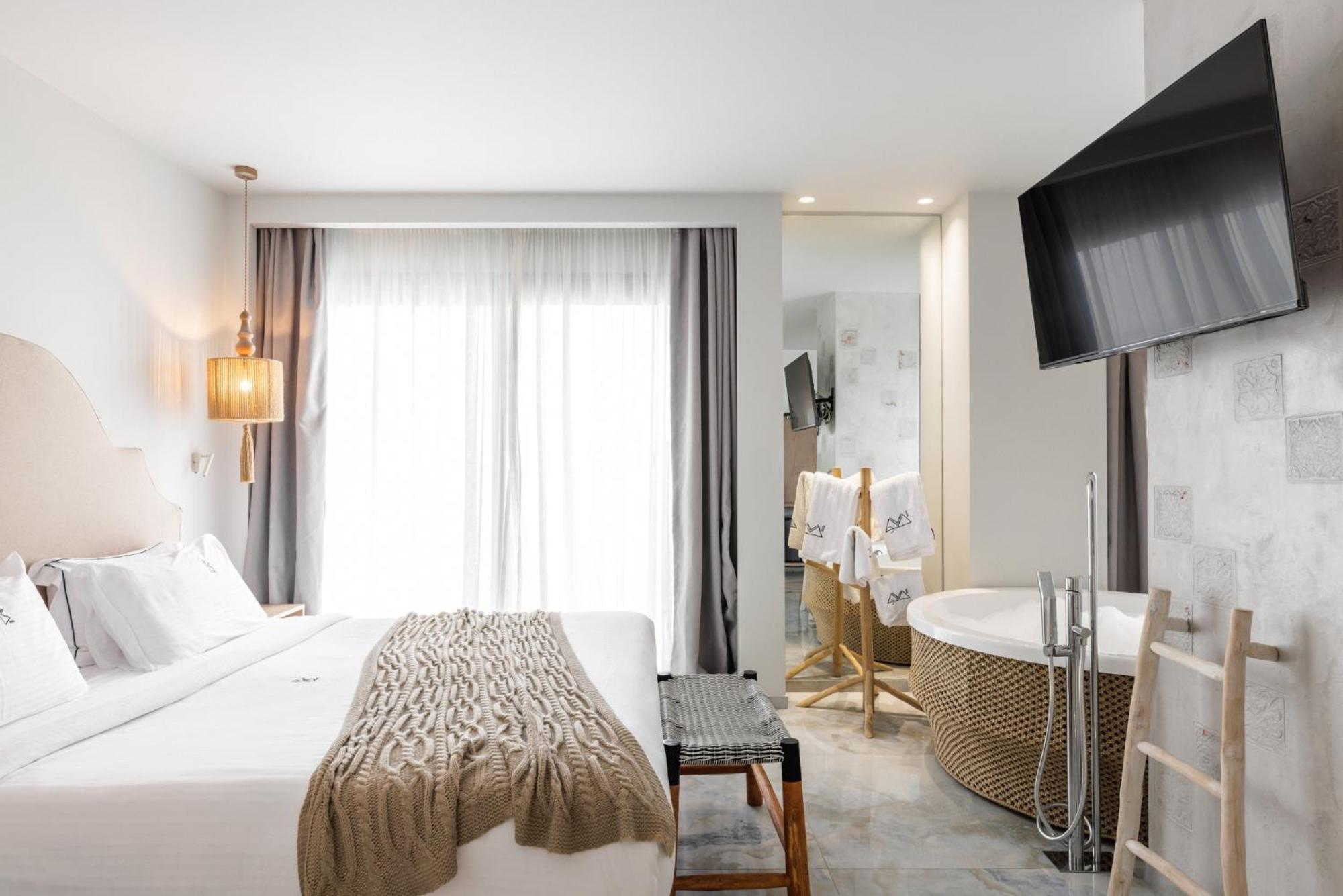 Blue Carpet Luxury Suites Pefkochori Exterior photo