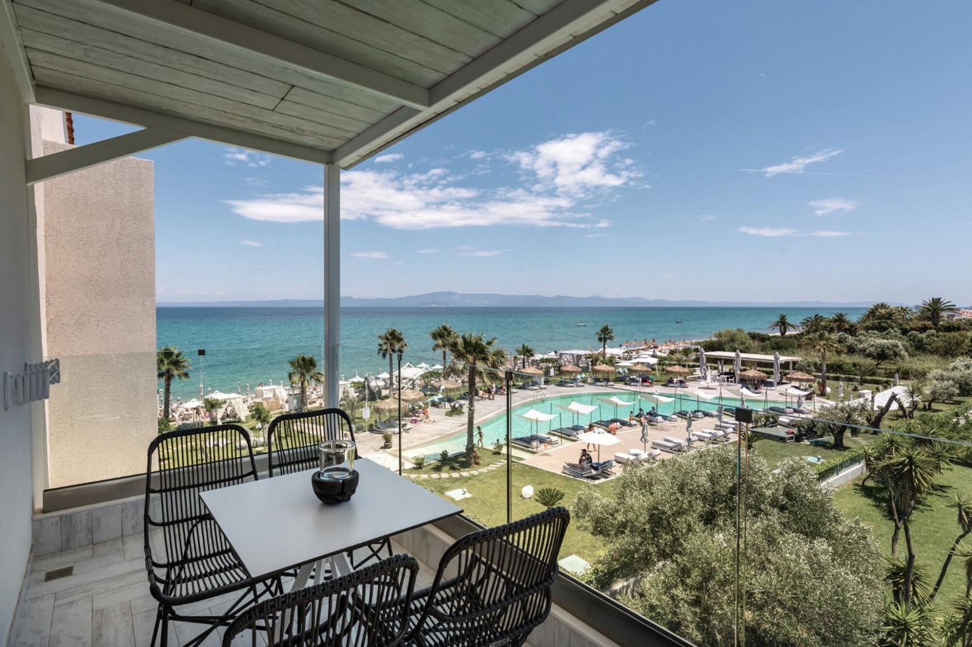 Blue Carpet Luxury Suites Pefkochori Exterior photo