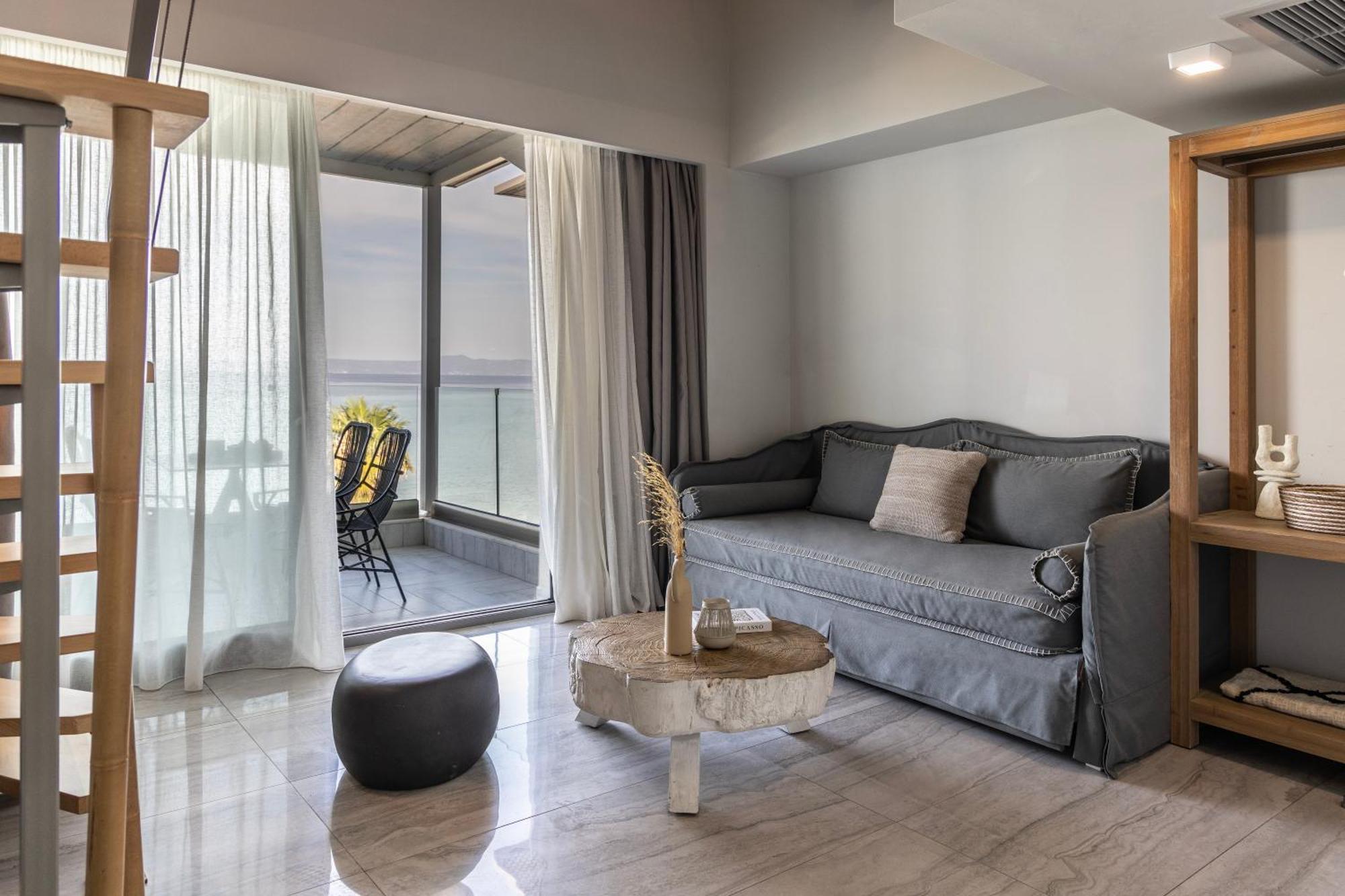 Blue Carpet Luxury Suites Pefkochori Exterior photo