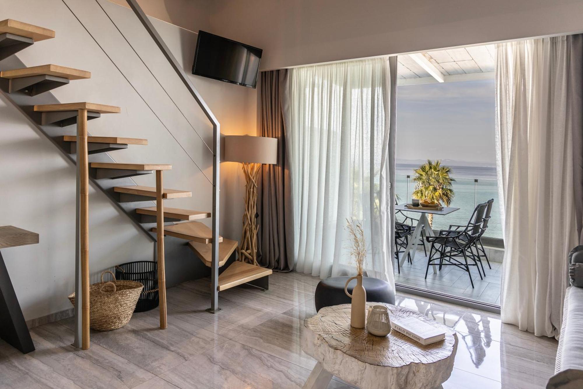 Blue Carpet Luxury Suites Pefkochori Exterior photo