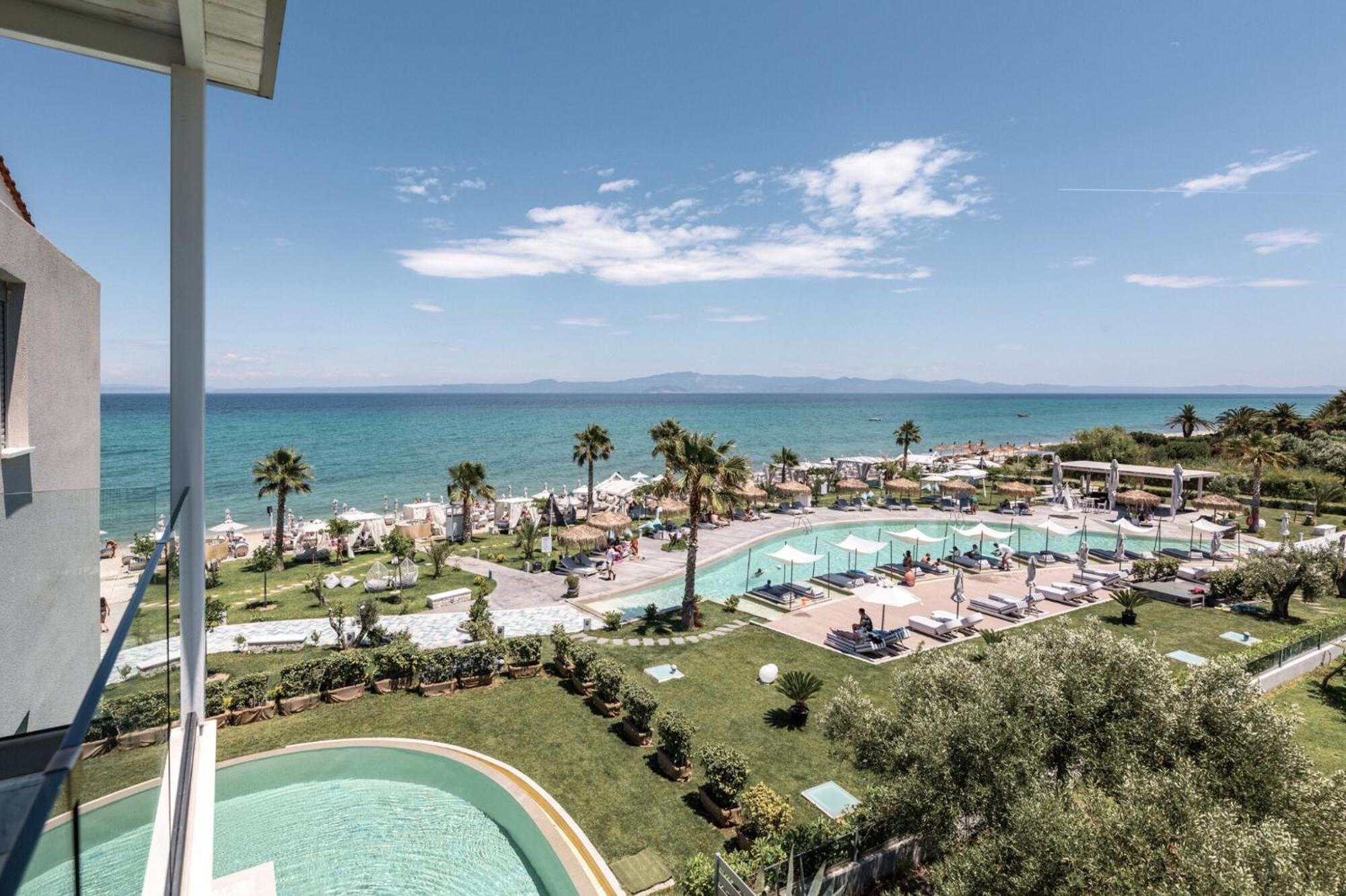 Blue Carpet Luxury Suites Pefkochori Exterior photo